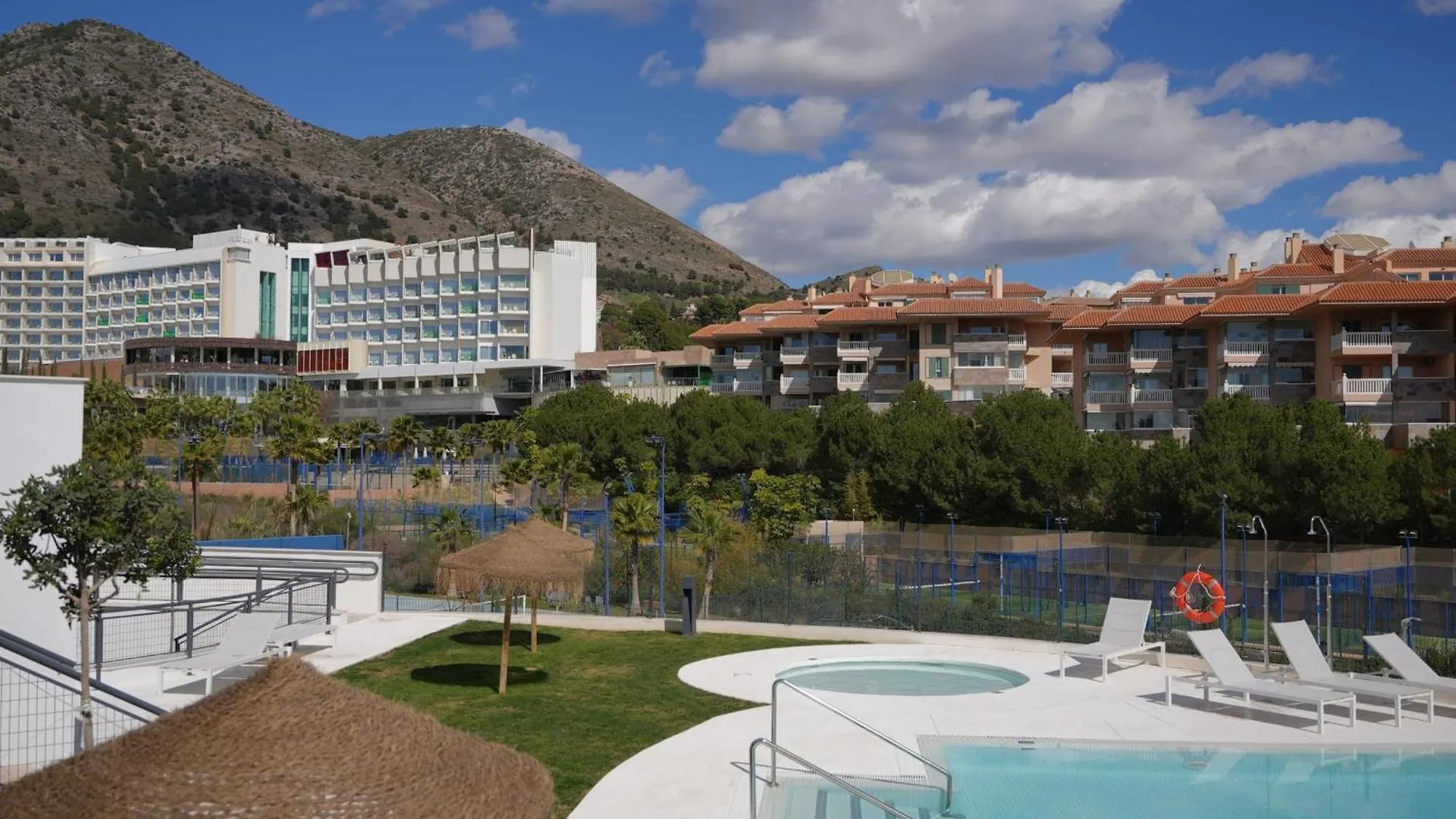Beautiful West Facing 2-Bedroom Apartment In The Prestigous Higueron West Fuengirola 0*,